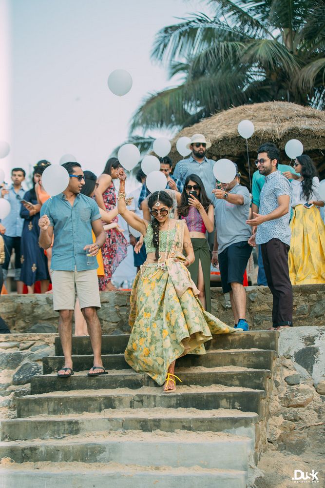 Unique Wedding Ideas Photo guests releasing balloons