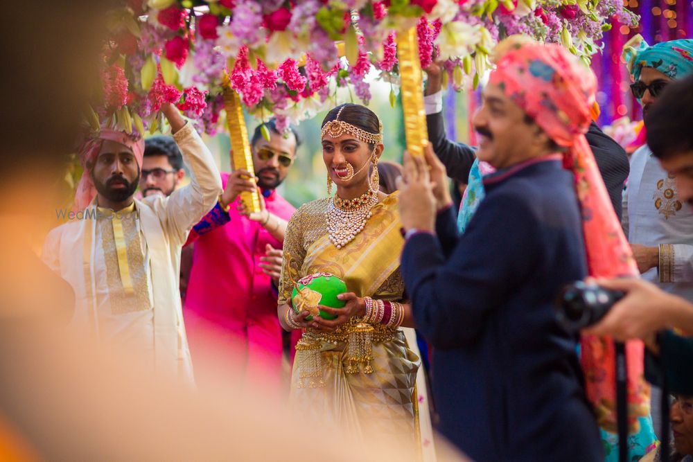 Photo of Pretty floral phoolon ki chadar for a south indian bride