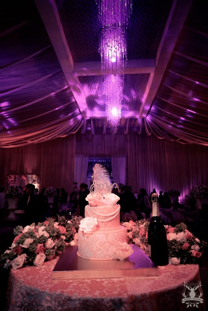White Cakes Photo Three tier wedding cake