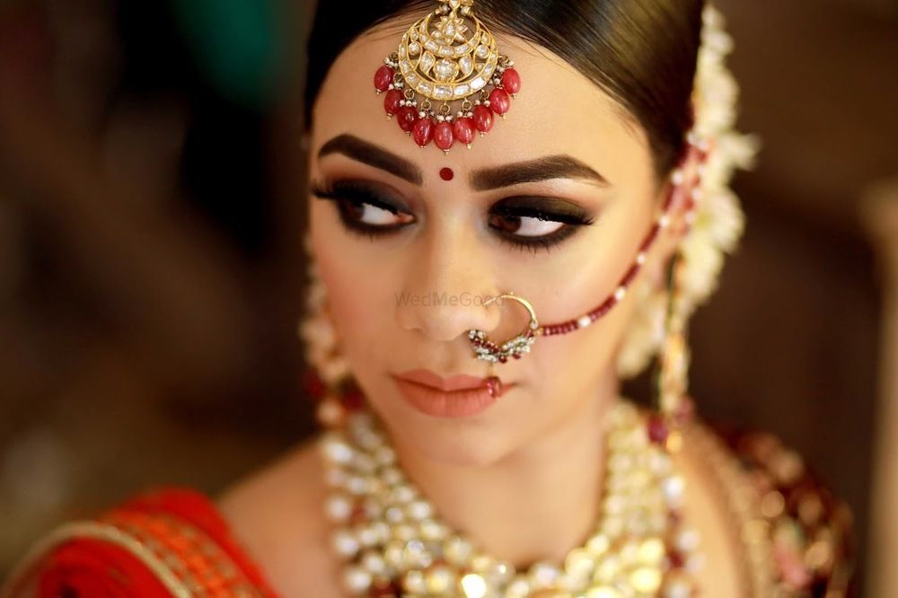 Photo of Bride with bold brows and heavy makeup