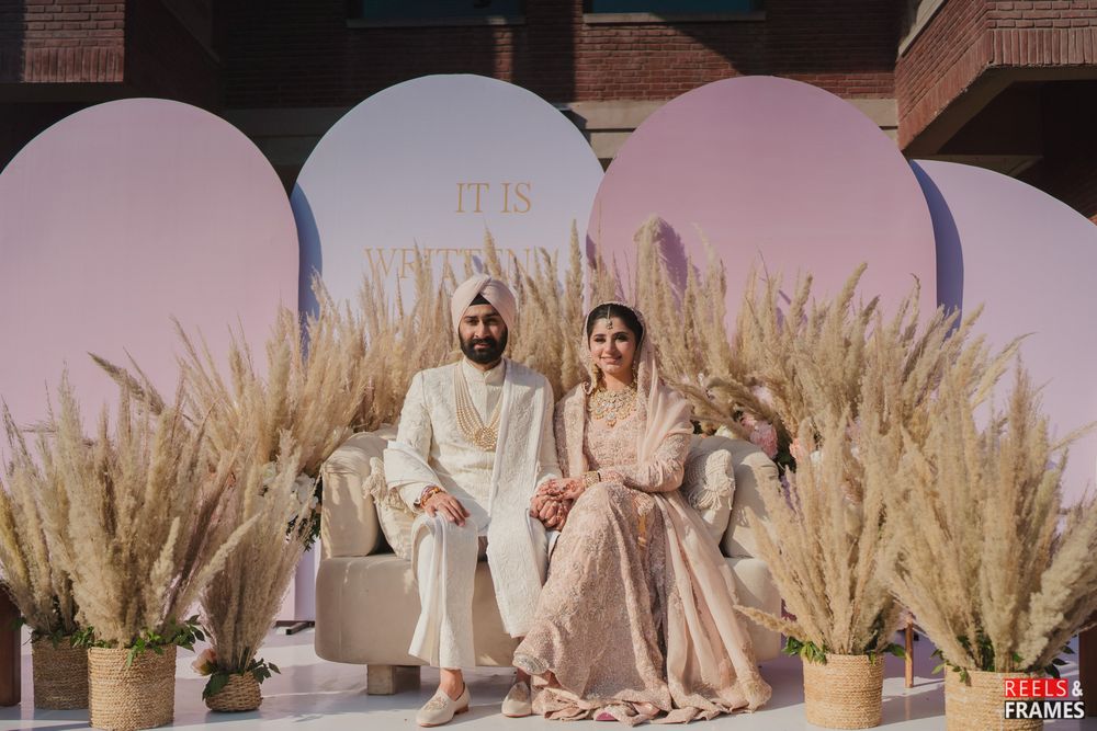 Photo of couple portrait with pretty pastel backdrop