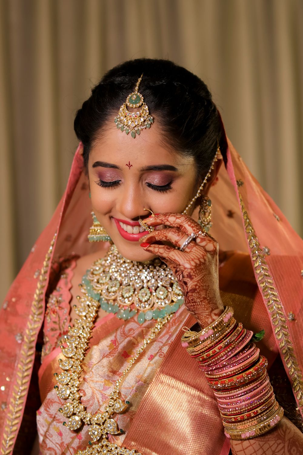 Photo of Close-up shot of a bride dressed in a pink kanjeevaram.