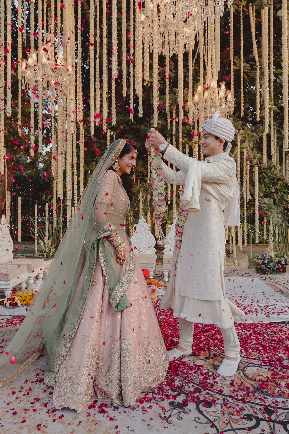 Photo of candid couple shot during jaimala ceremony