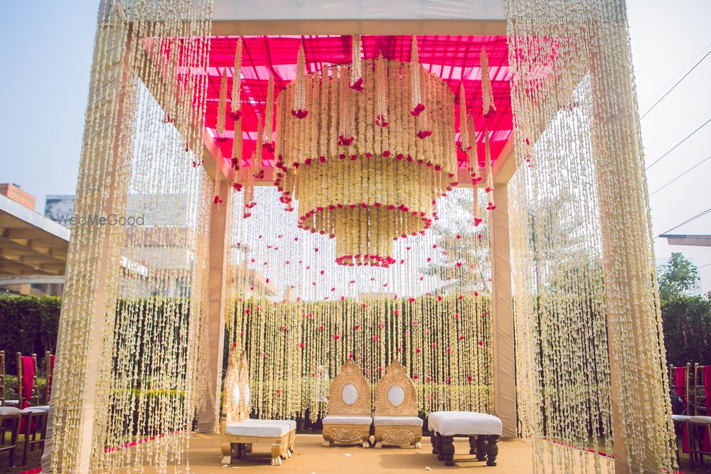 Photo of Gorgeous mandap with mogra flowers.