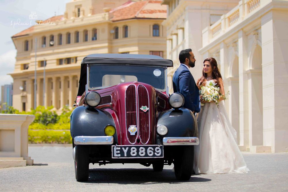Photo of Couple entry or exit in vintage car