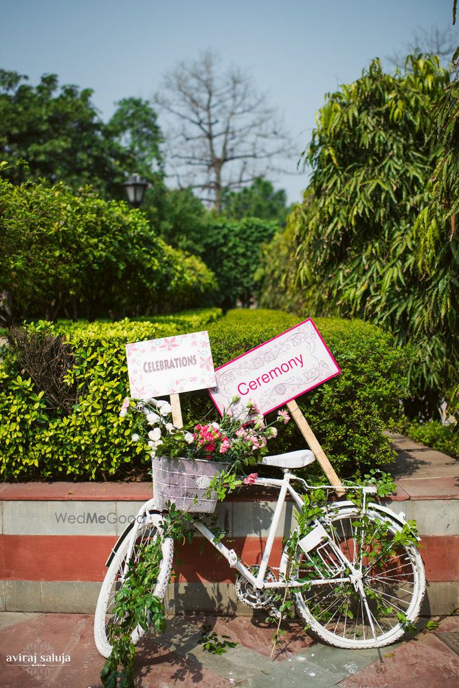 Photo of White bicycle photobooth