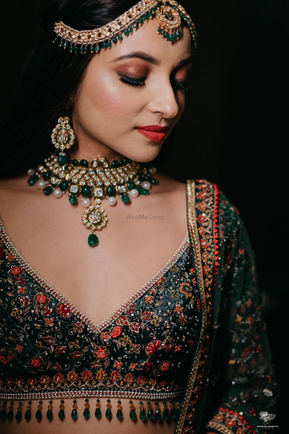 Photo of pretty bridal blouse and polki jewellery for the mehendi