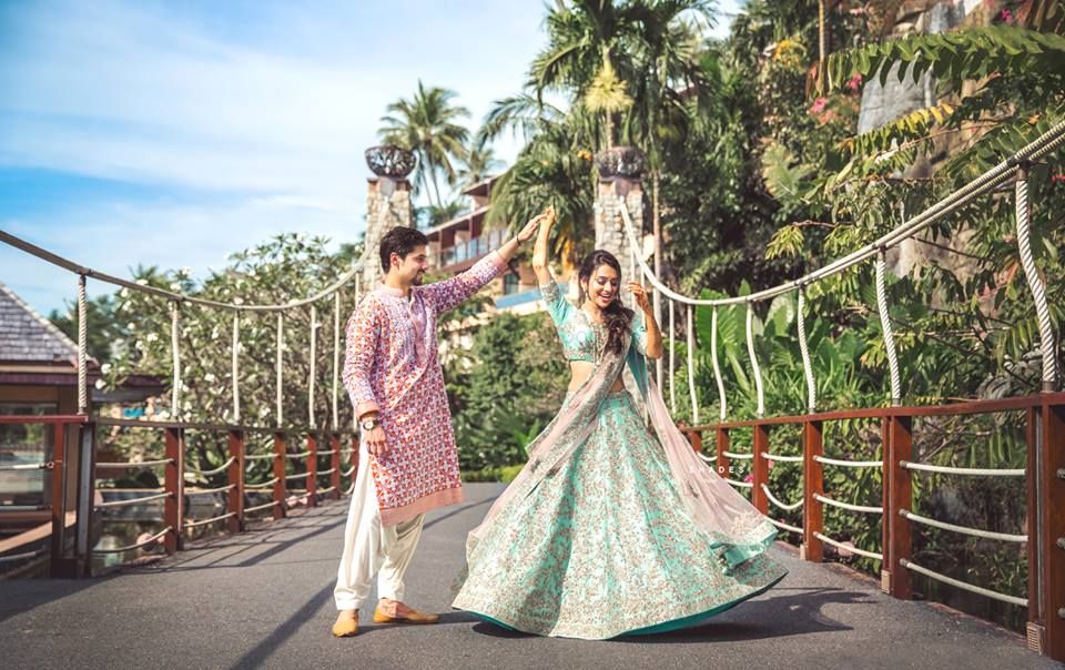 Turquoise Wedding Photoshoot & Poses Photo