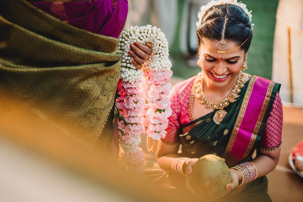 Photo of South indian bride with light pink jaimala for nuptials
