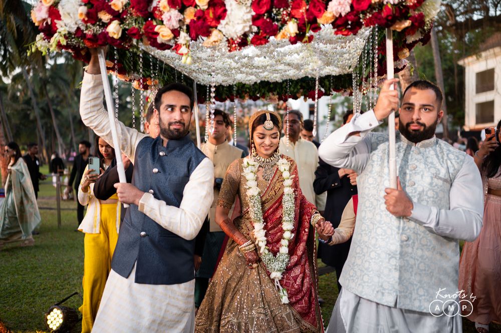 Photo of bride entering under phoolon ki chadar with brothers