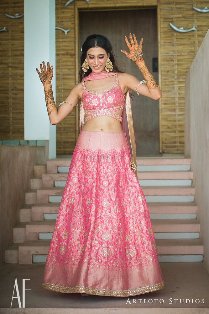Photo of Benarasi light pink lehenga with unique blouse for mehendi