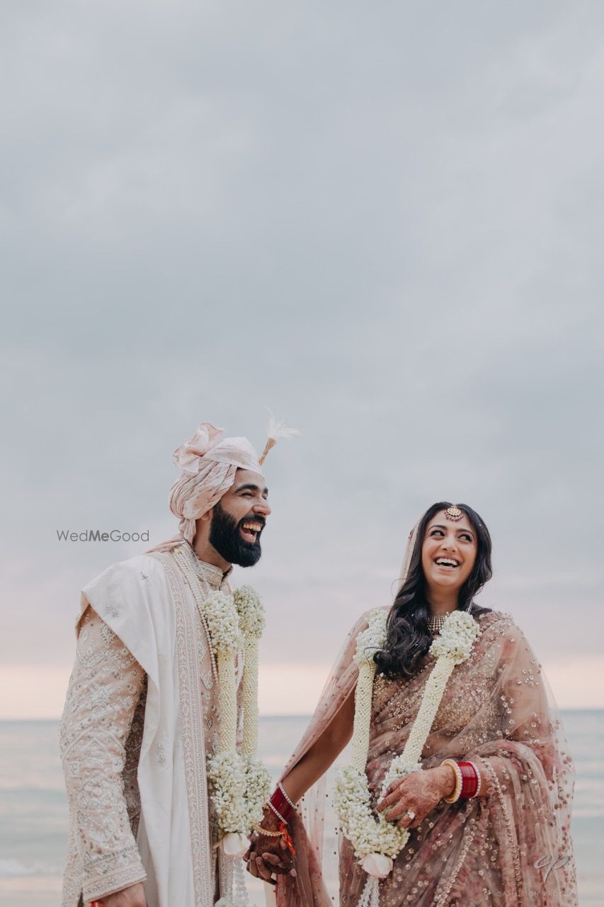 Photo of Lovely all white jaimalas with couple posing just after getting married