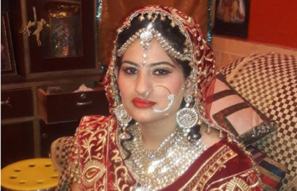 Akanksha Beauty Parlour