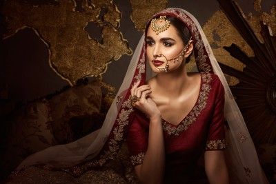 Photo of Maroon bride with bridal nath and maangtikka