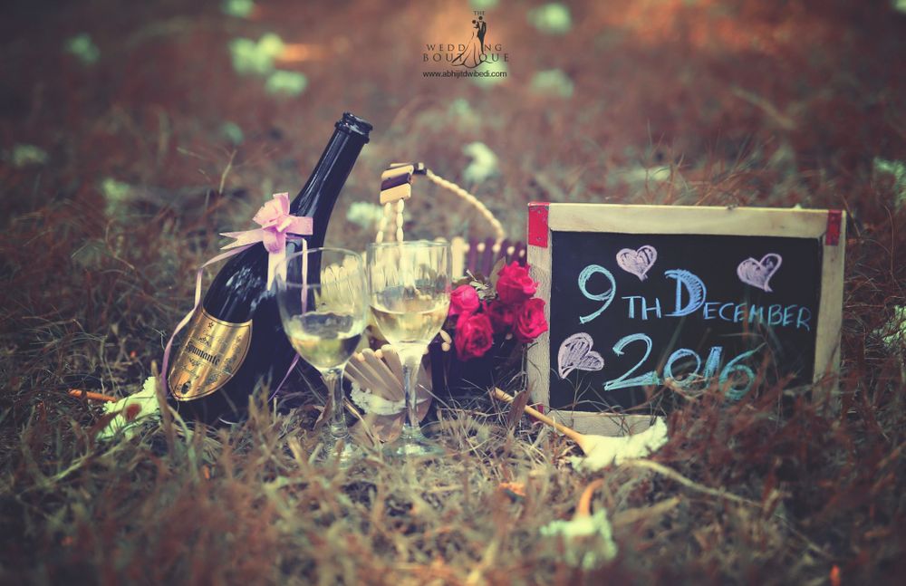 Photo of Champagne picnic save the date shoot