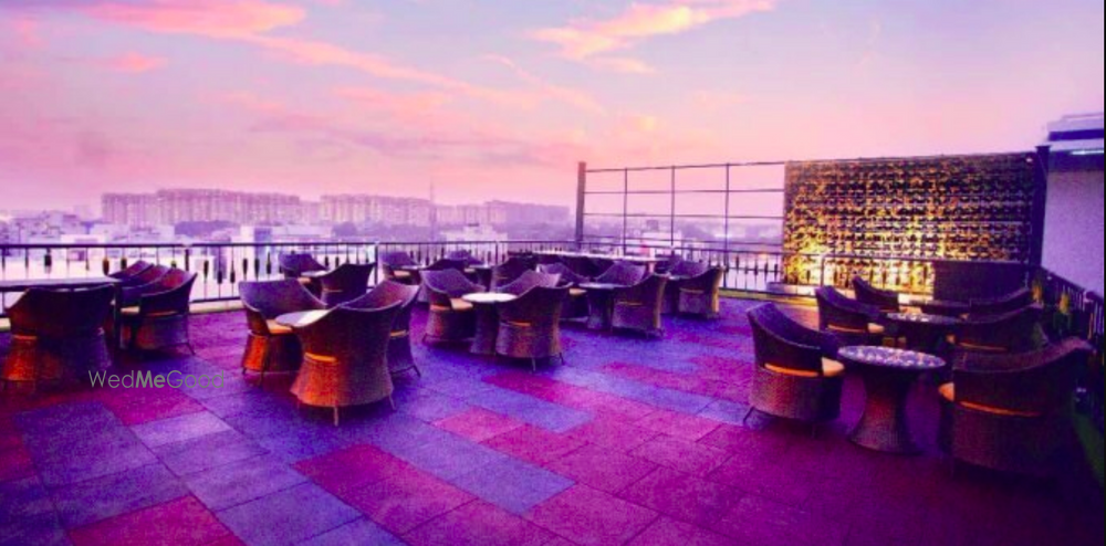 Skyhy Terrace Lounge