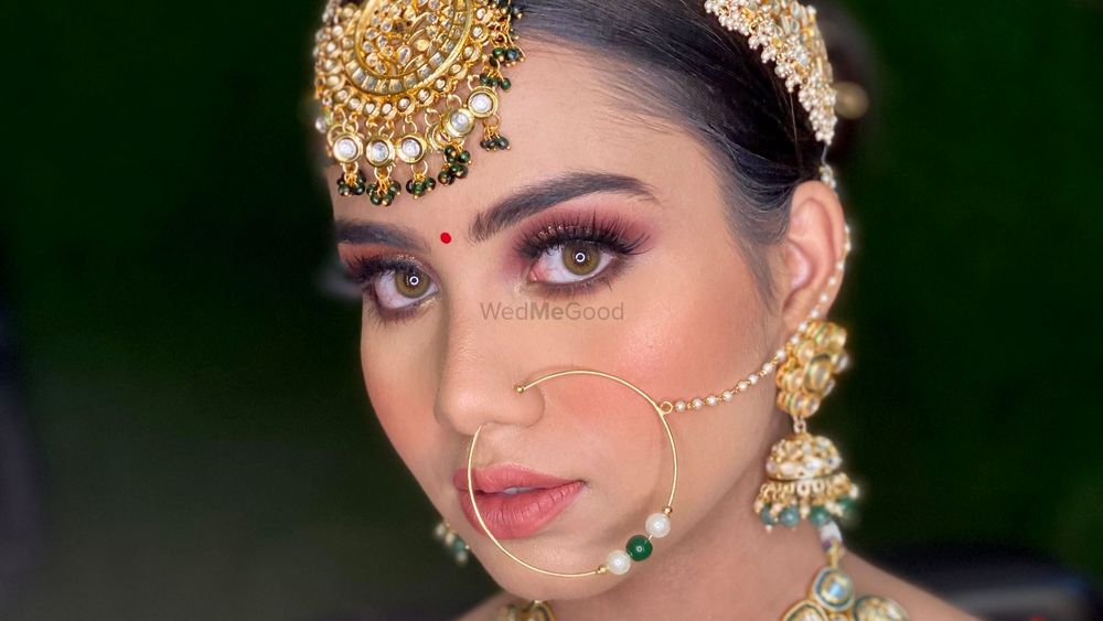 Sapna Thakur - Makeup Artist