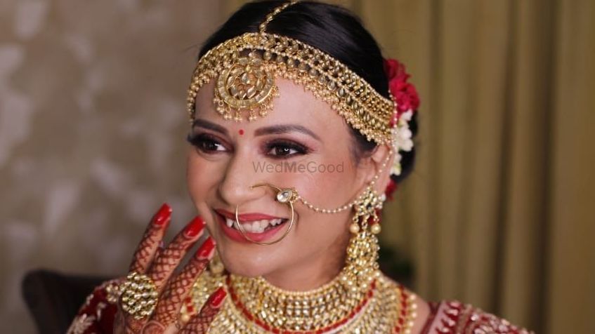 Sapna Thakur - Makeup Artist