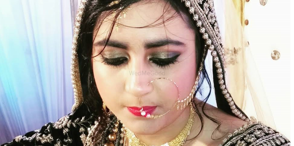 Sara Khan Makeup Artist