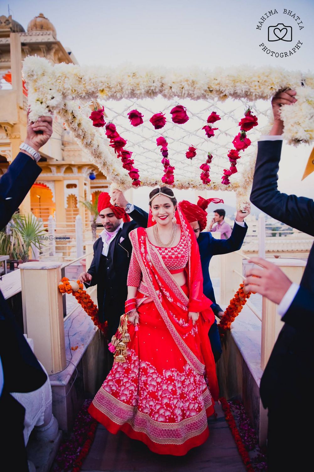 Photo of Red Bride Entrance with Roses Chaadar