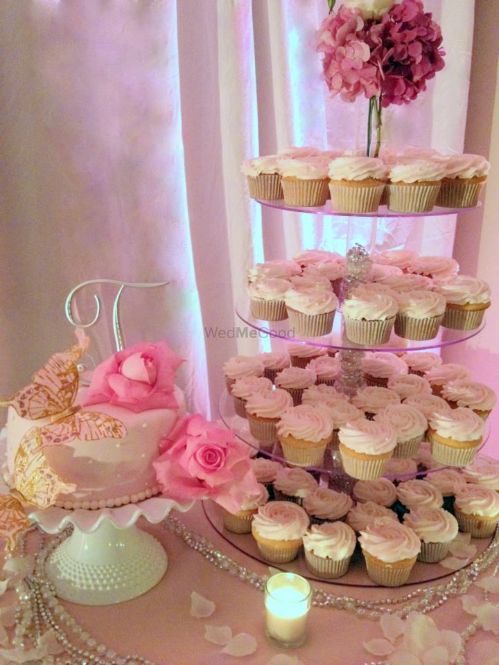 Photo of wedding cupcakes