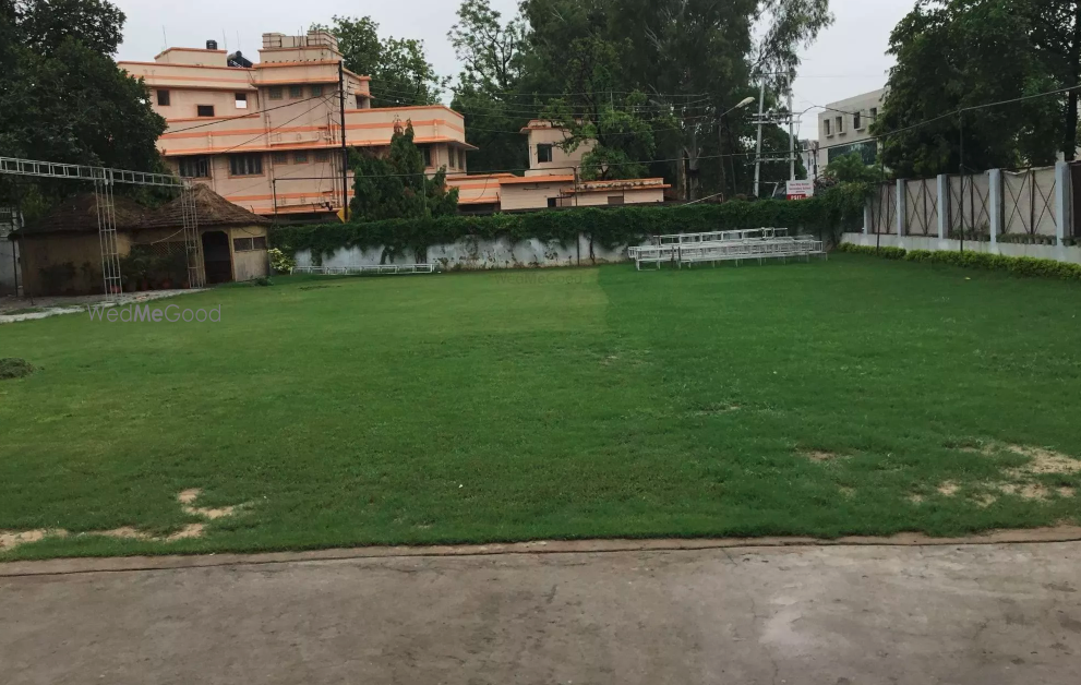 Manoram Lawn