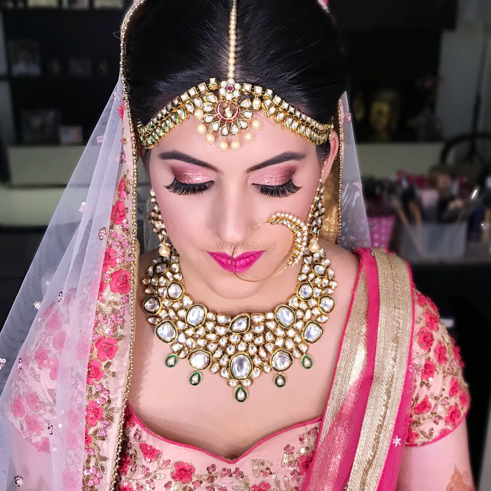 Photo of Graceful pink bridal makeup