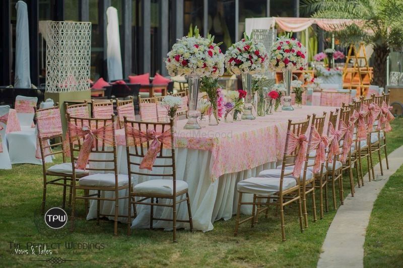 Photo of Light pink and white table decor idea with big centrepieces