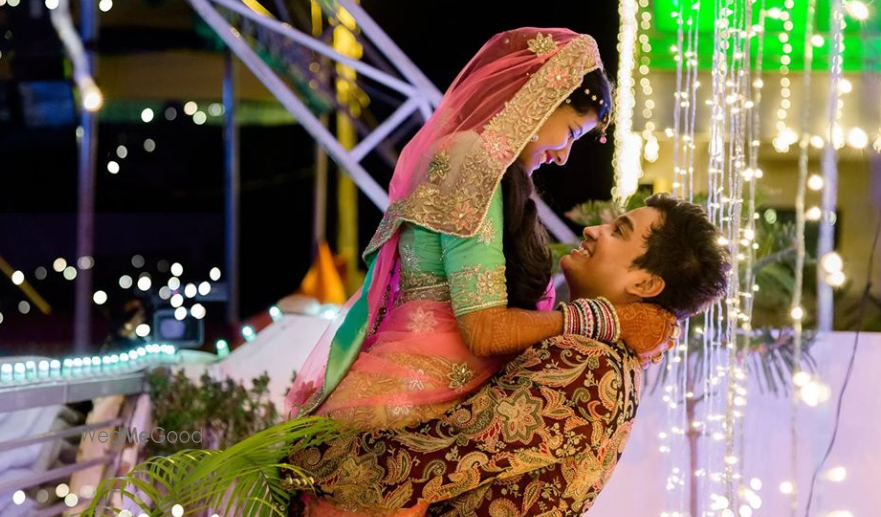 Photo By Wedding Waves - Photographers