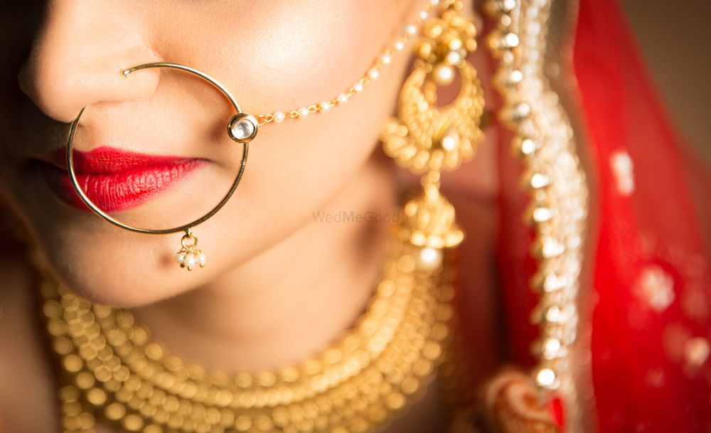 Photo of Simple bridal Nath with chain