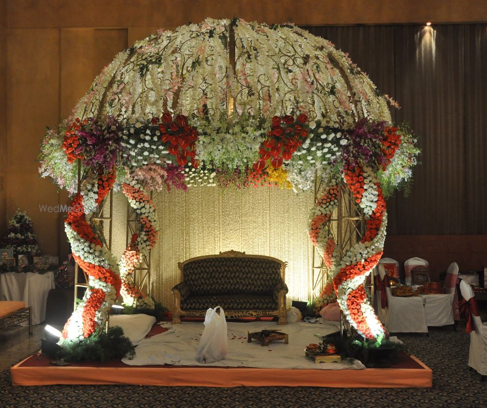 Photo By Papillon Flowers - Decorators