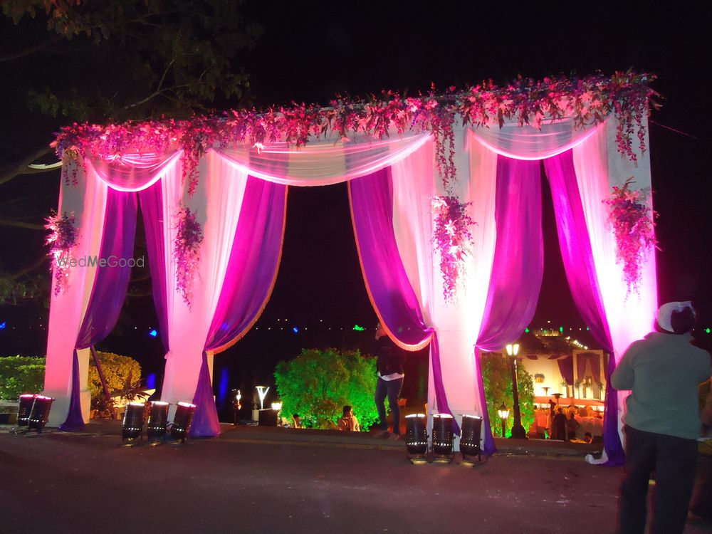 Photo By Papillon Flowers - Decorators