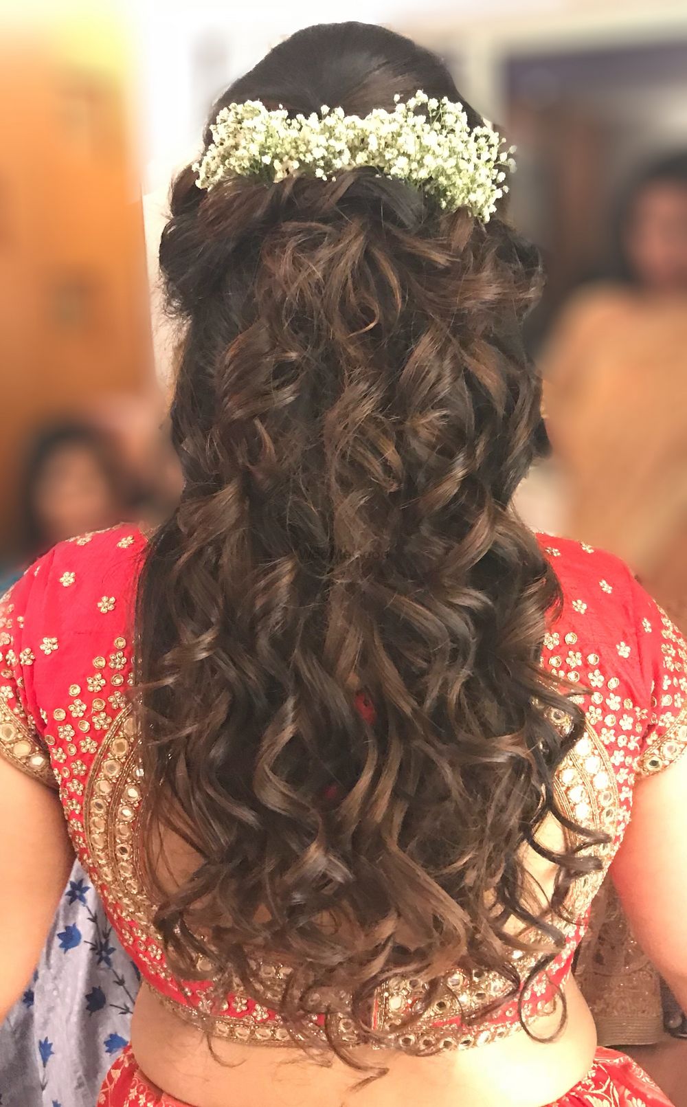 Photo of Wavy hairstyle for mehendi with babys breath