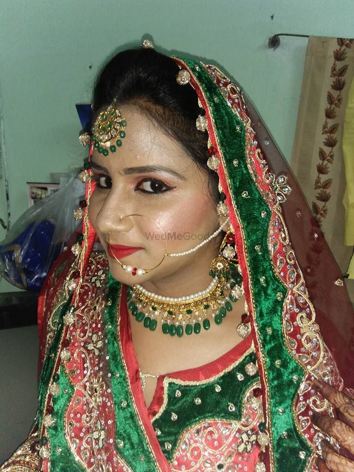 Photo By Saachi Beauty Parlour - Bridal Makeup