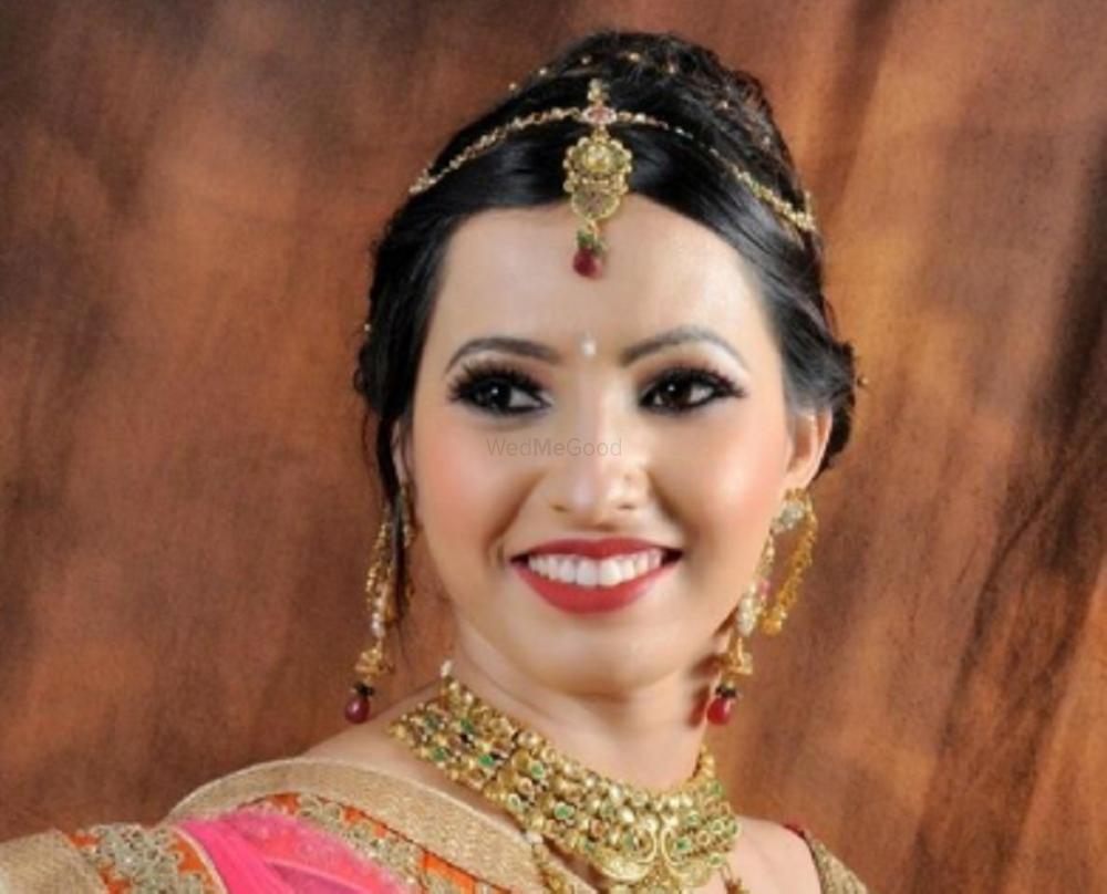 Professional Makeup & Hair Styling Artist Greeshma Pandya