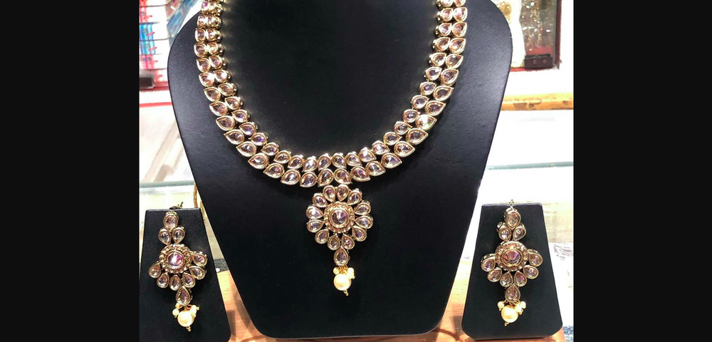 Nikhar Jewellery & Bangles