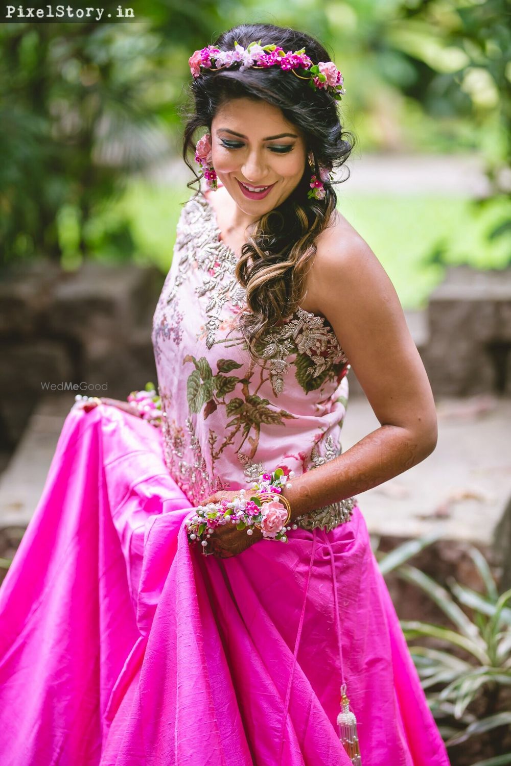 Photo of Mehendi hairstyle with floral wreath