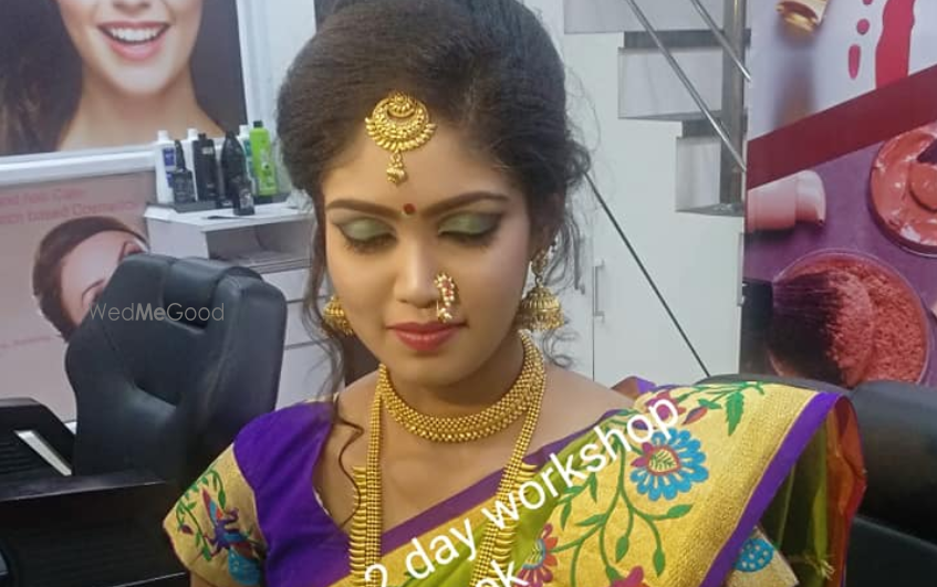 Radhe's Salon & Makeup Studio