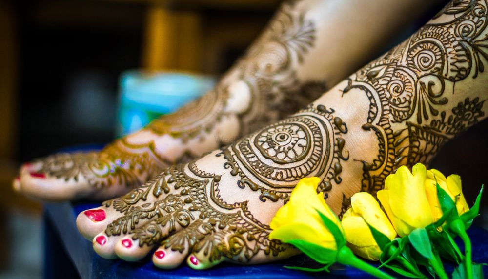 Photo of bridal feet mehendi design