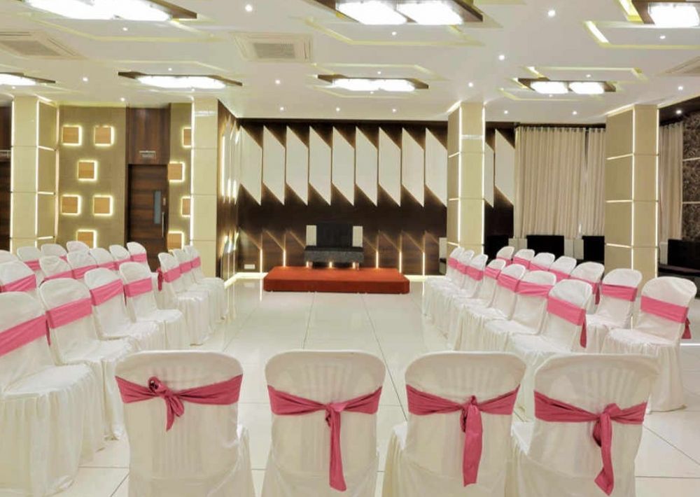 Photo By Crescent Restaurant and Banquet - Venues