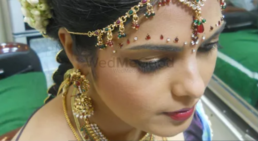 Photo By Deeptiz Family Saloon - Bridal Makeup