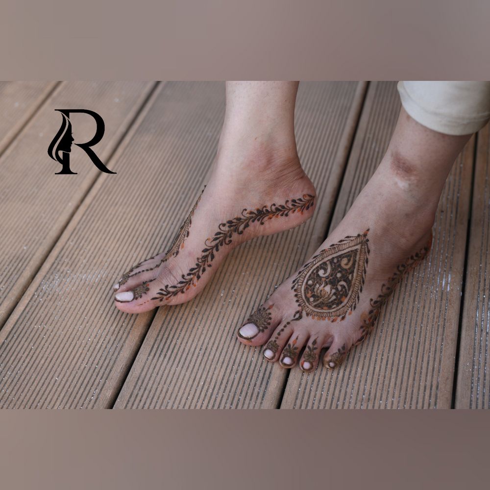 Photo of Intricate feet mehendi designs for brides