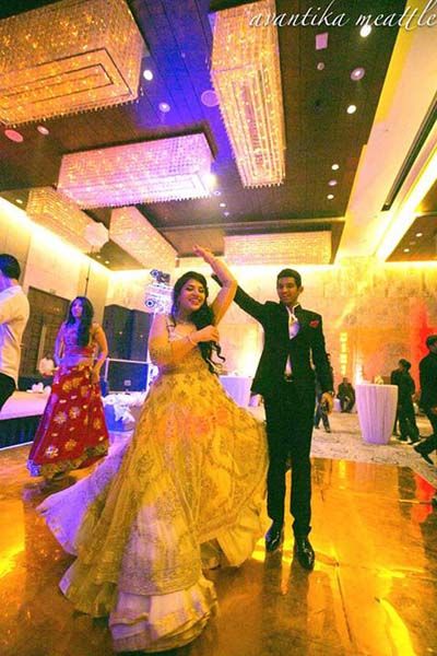 Gold Wedding Photoshoot & Poses Photo