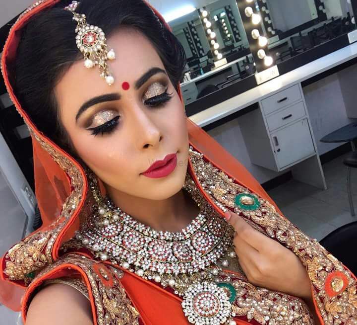 Pooja Sandhu-Makeup Artist