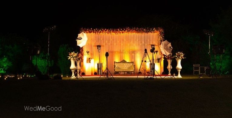 Mesmeric Moments - Decor