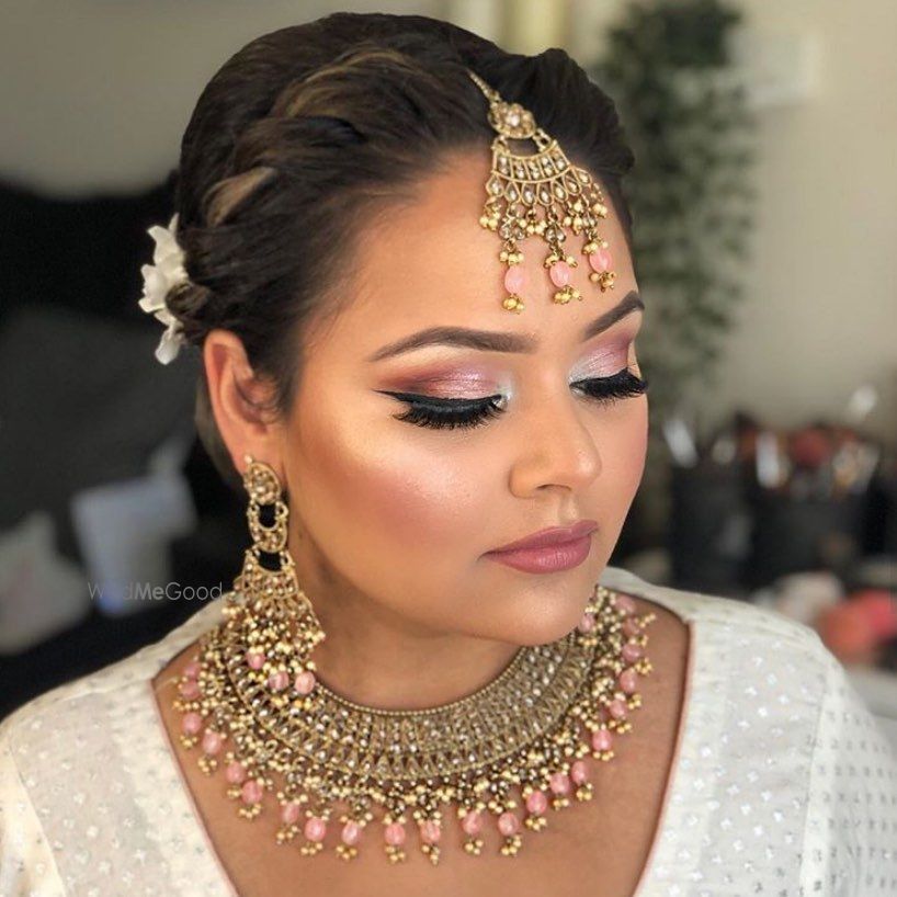 Photo By Roshni Henriquihna - Bridal Makeup