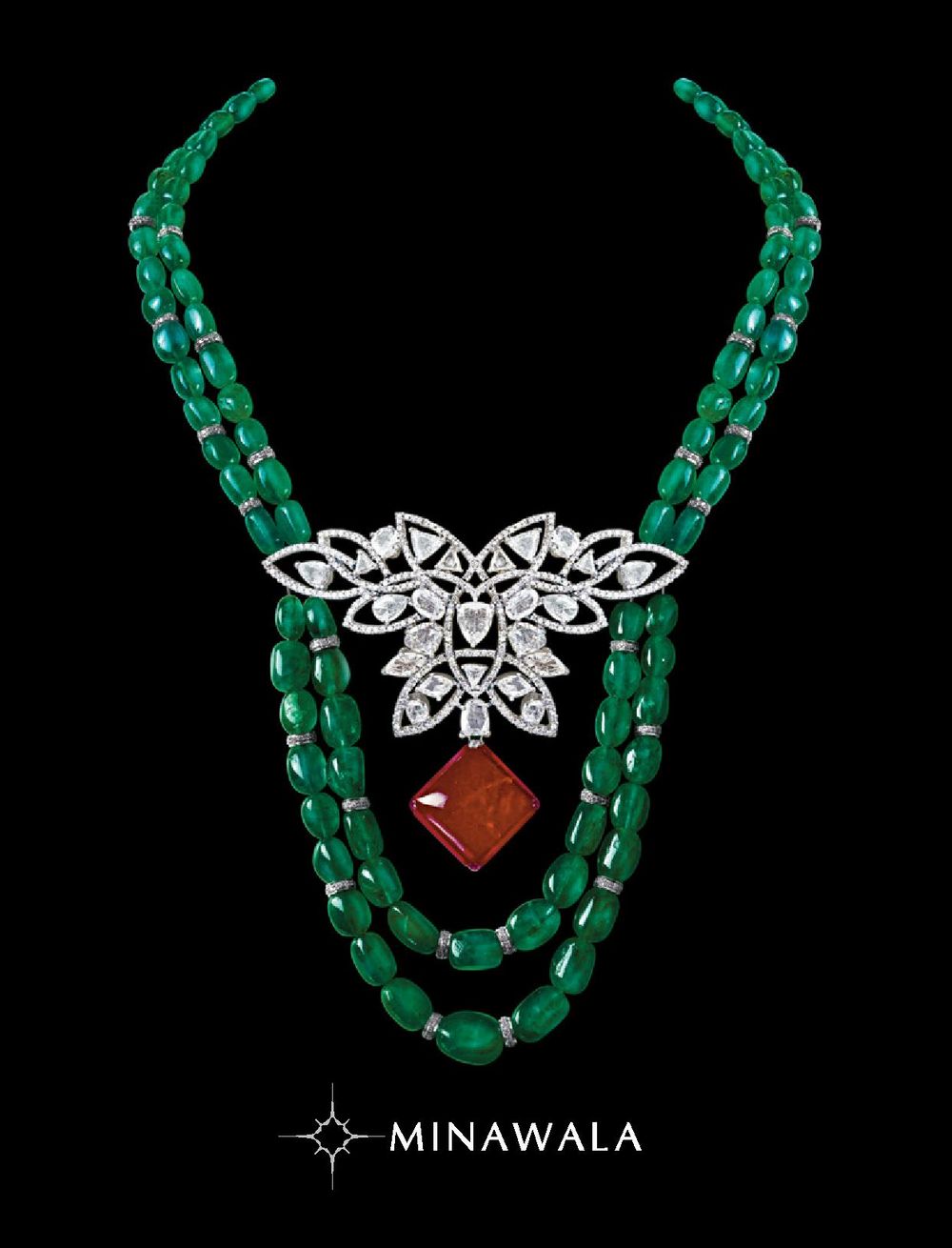 Photo of emerald string with diamond brooch