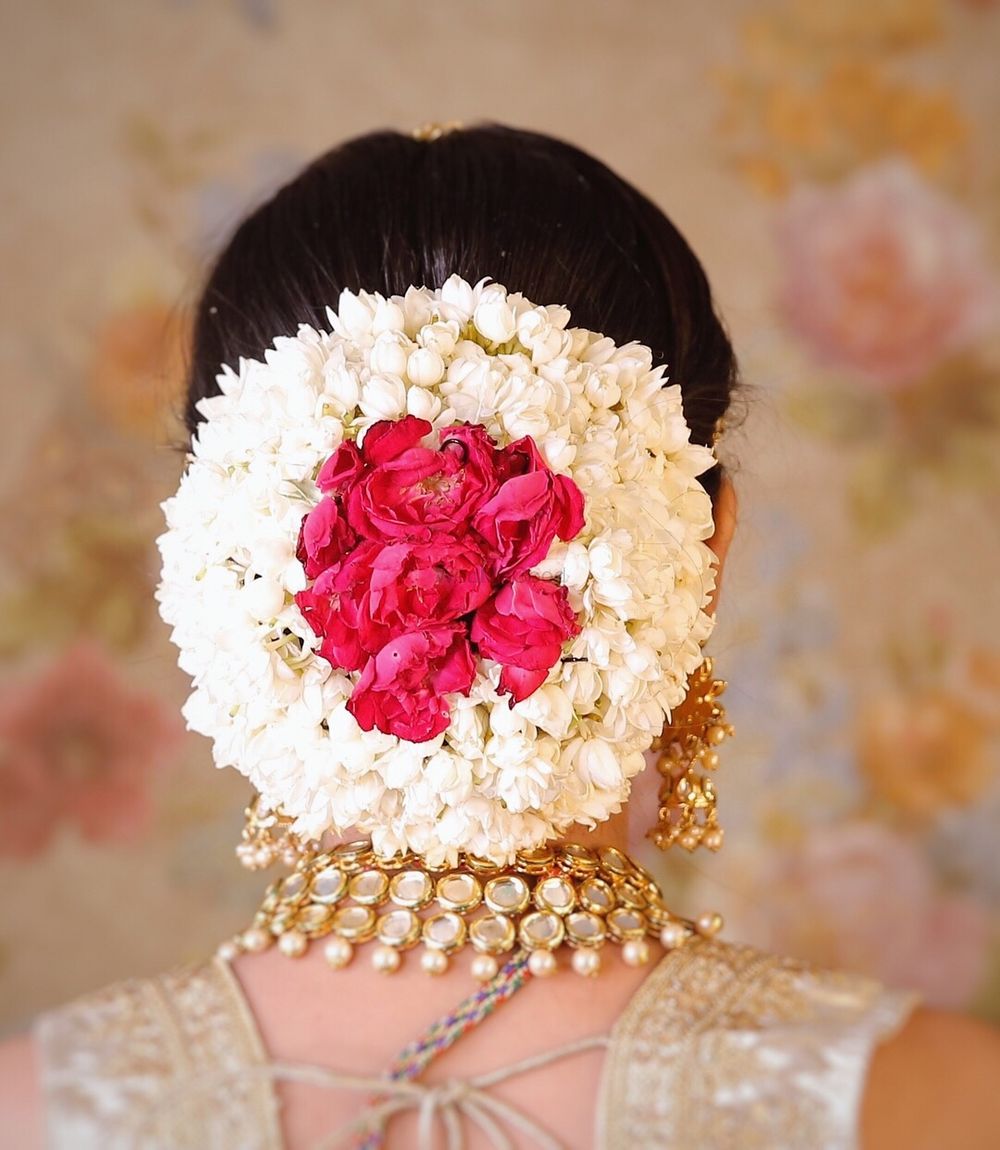 Photo of Bridal bun with gajra and roses