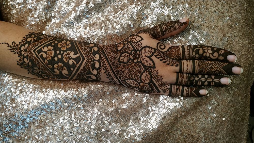 Henna by Aneequa