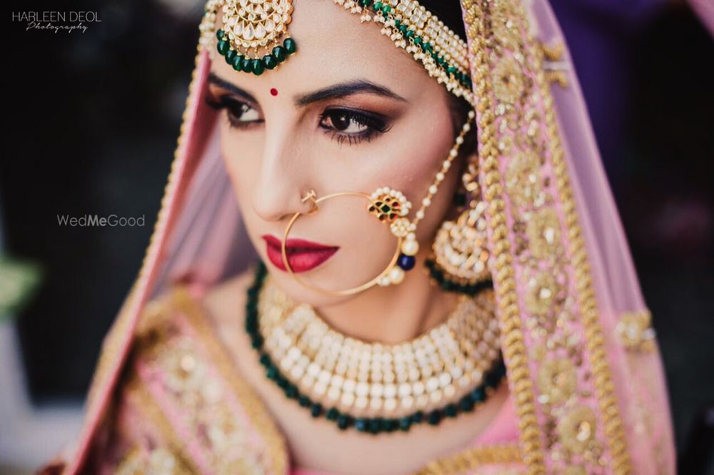 Photo of Dark green bridal jewellery with light pink lehenga